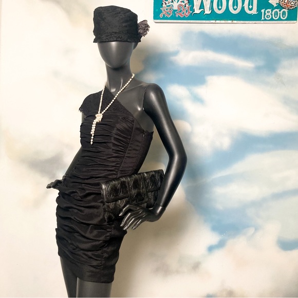Sachet Restagraf réf 387 agrafe moulure ceinture de caisse Ford Escort Sachet Restagraf réf 387 agrafe moulure ceinture de caisse Ford Escort